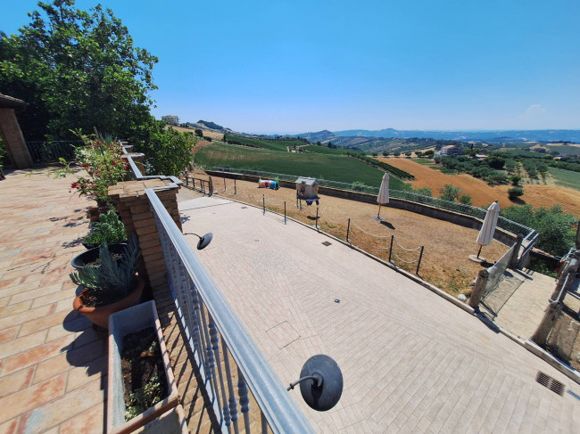 Agriturismo in vendita a Acquaviva Picena