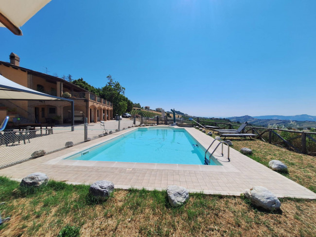 Agriturismo in vendita a Acquaviva Picena