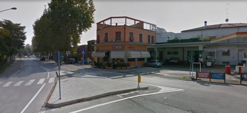 Negozio con vetrina in Vendita a Cento