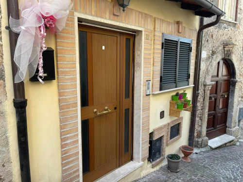 Casa  Semindipendente in Vendita a Vico nel Lazio
