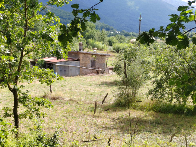 FABBRICATO in Vendita a Vallecorsa