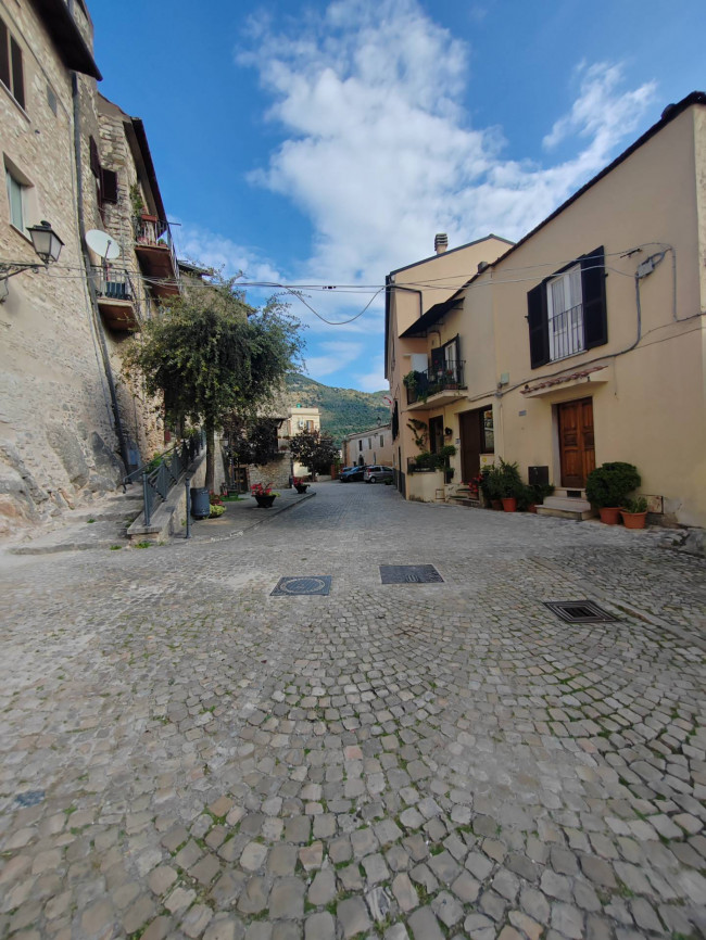 Fondo commerciale in vendita a Maenza (LT)