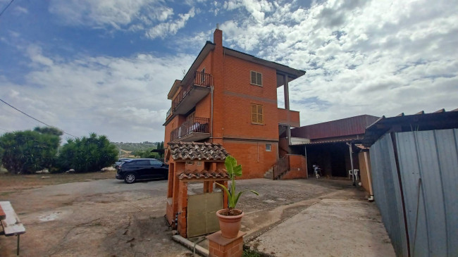palazzina in Vendita a Priverno
