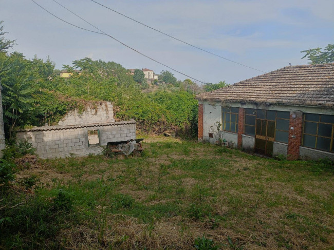 FABBRICATO in Vendita a Strangolagalli