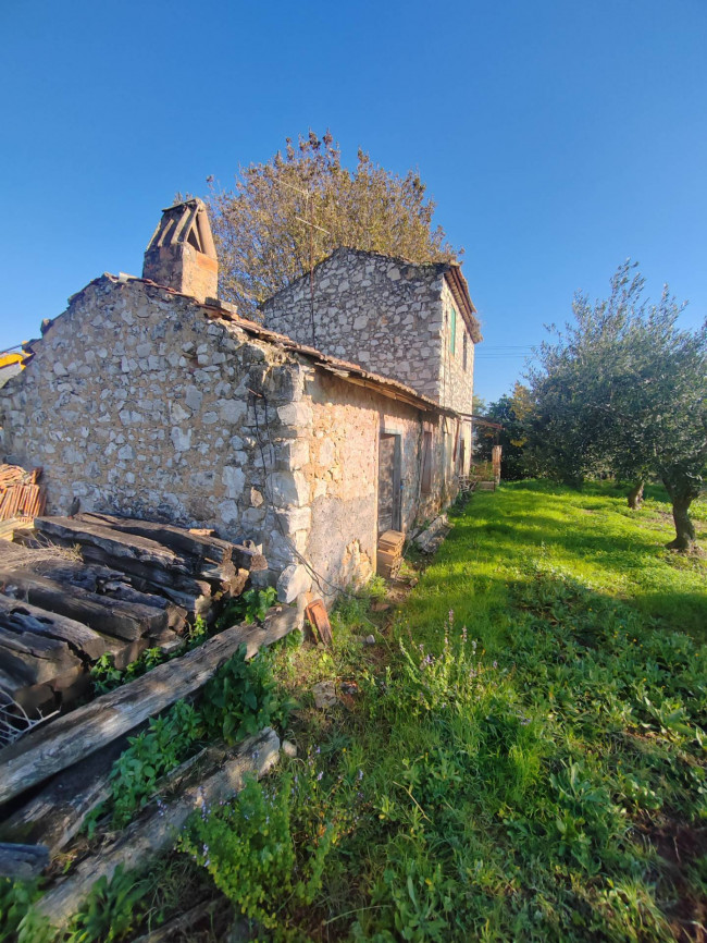 Rustico in Vendita a Priverno