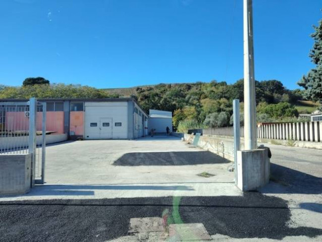 Capannone in Affitto a Silvi