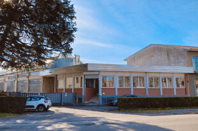 Capannone in Vendita