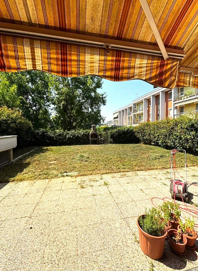 Appartamento con giardino in Vendita