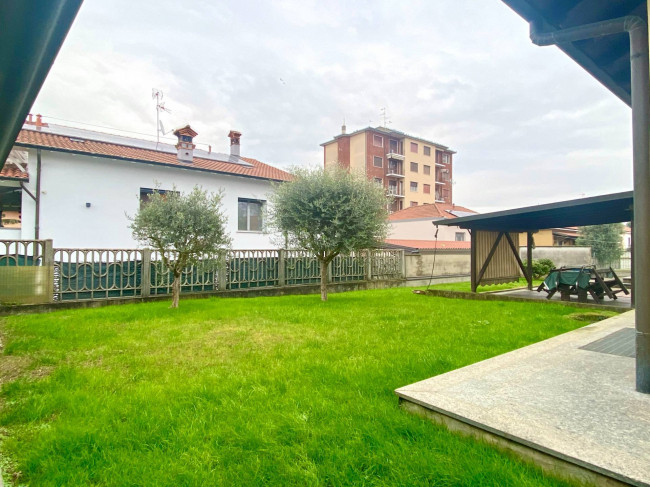 Villa in vendita a Robecco Sul Naviglio (MI)