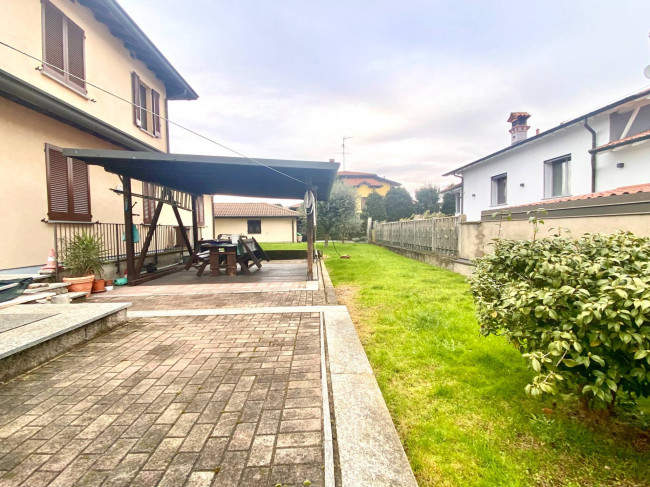 Villa in vendita a Robecco Sul Naviglio (MI)