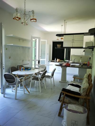 casa semindipendente in Affitto a Massa