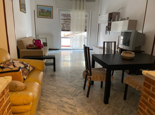 Appartamento in Affitto a Carrara