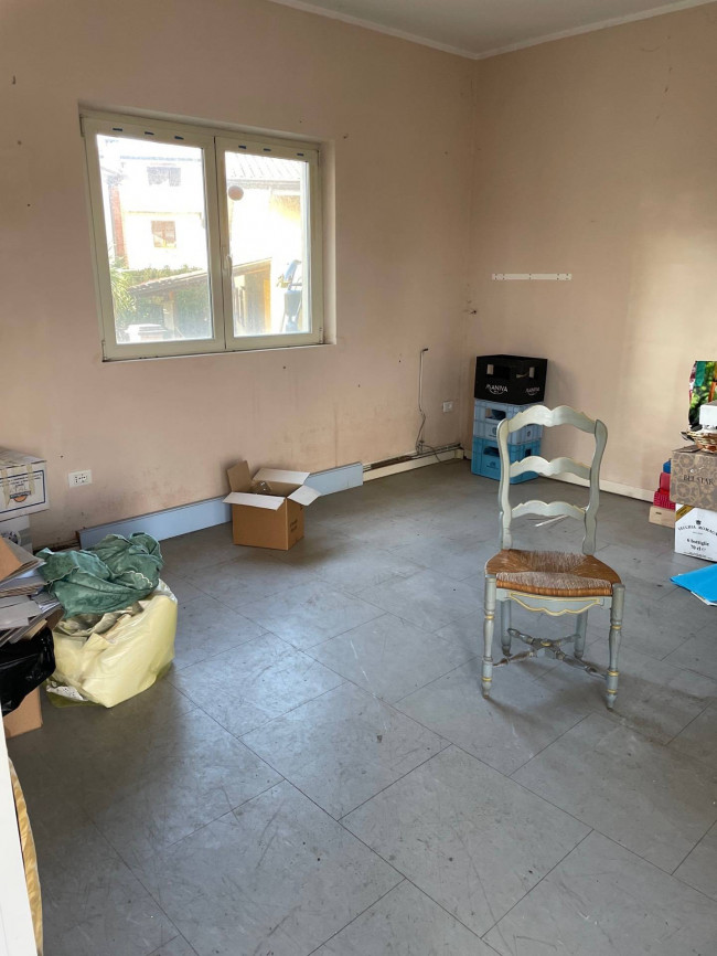 Locale commerciale in Affitto a Montignoso