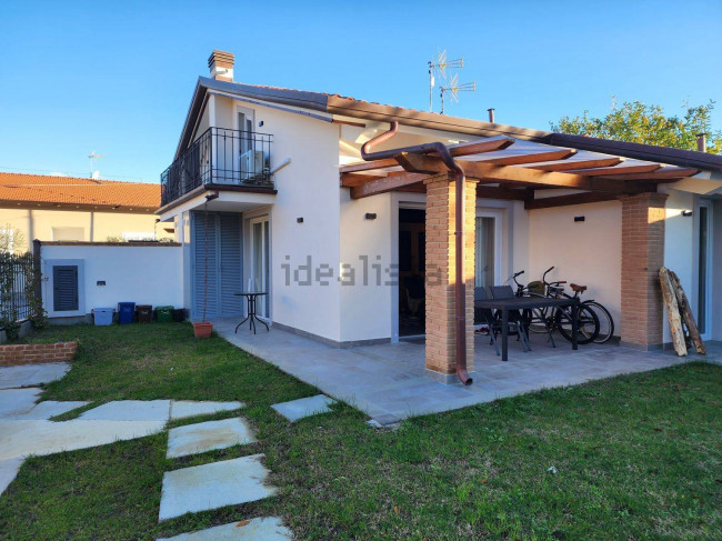 Casa singola in Affitto a Carrara