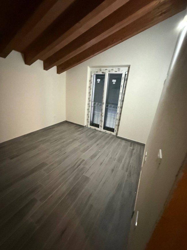 Appartamento in Affitto a Carrara