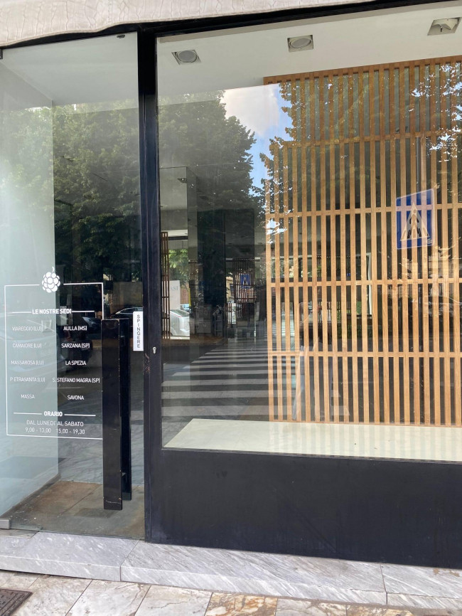 Attività commerciale in Affitto a Massa