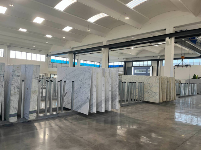 Locale commerciale in Vendita a Massa