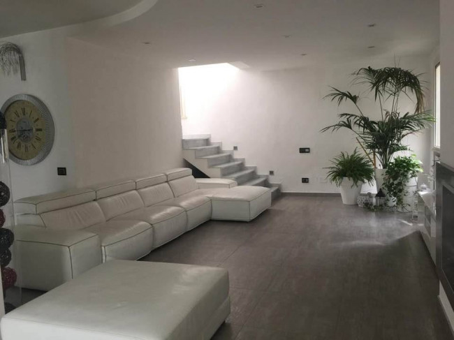 Villa in Vendita a Montignoso