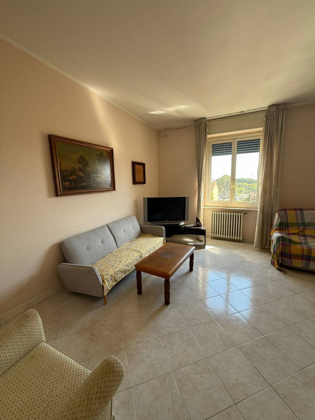 Appartamento in Affitto a Carrara