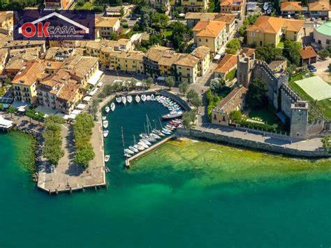 Attività commerciale | Verona, Torri del Benaco, cesare battisti