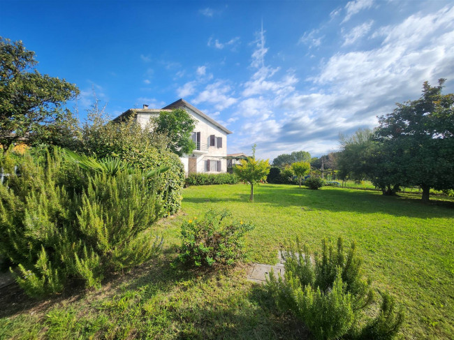 Pastrengo Casa con giardino