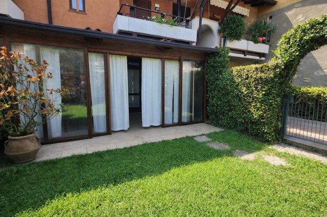 Lazise Apartment with garden
