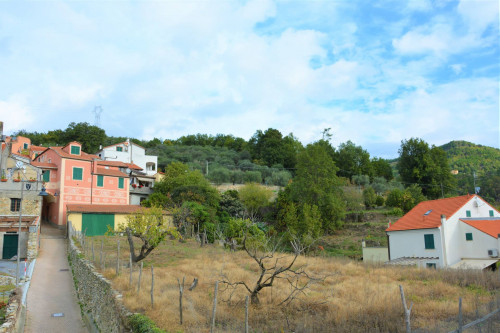 Casa indipendente in vendita a Finale Ligure (SV)