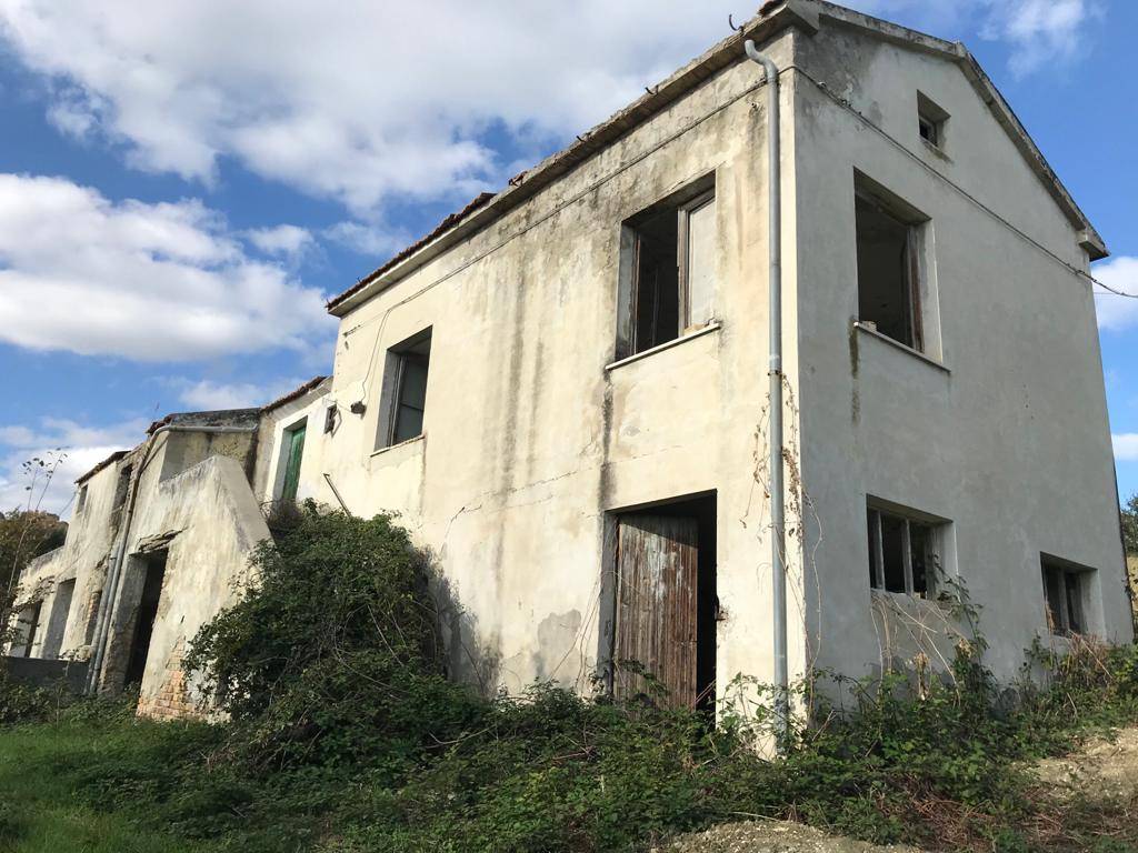 Rustico in vendita a Ponzano, Civitella Del Tronto (TE)