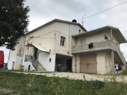 Villa in Vendita a Castellalto