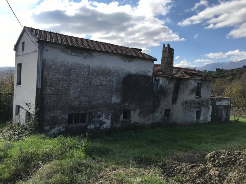 Rustico in vendita a Ponzano, Civitella Del Tronto (TE)