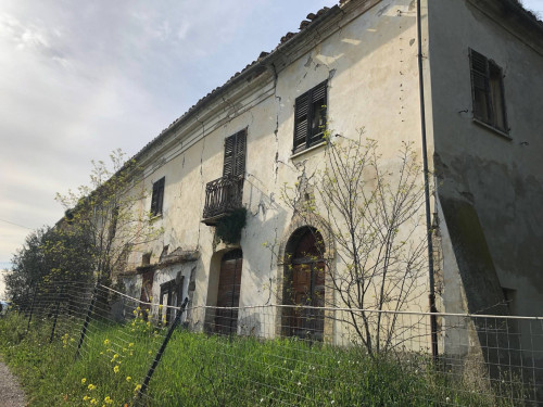 Palazzo in Vendita a Notaresco