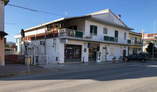 Locale commerciale in Vendita a Morro d'Oro