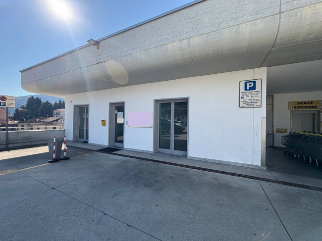Negozio Studio Ufficio in Affitto a Lavena Ponte Tresa