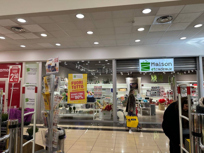 Negozio in Affitto a Omegna