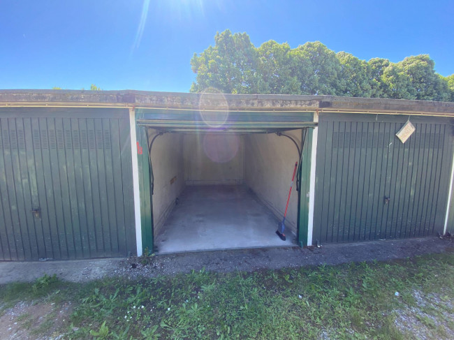 Box o garage in Vendita a Legnano
