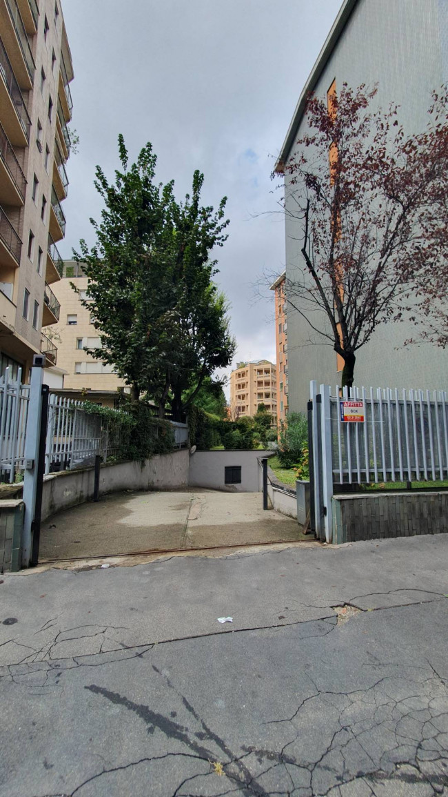 Box o garage in Affitto a Milano