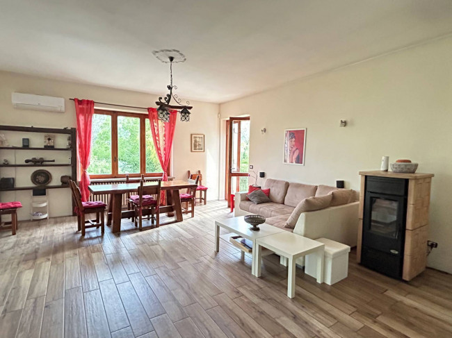 Villa in Vendita a Santa Vittoria d'Alba