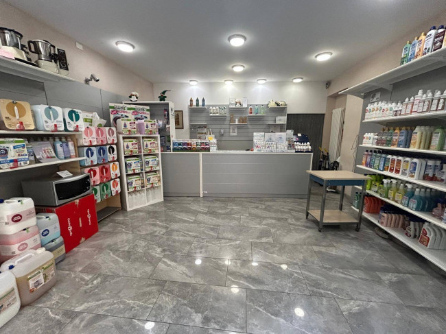 Locale commerciale in Affitto a Bra