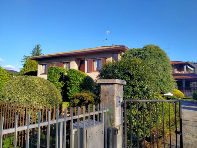 Villa in Vendita a Ispra