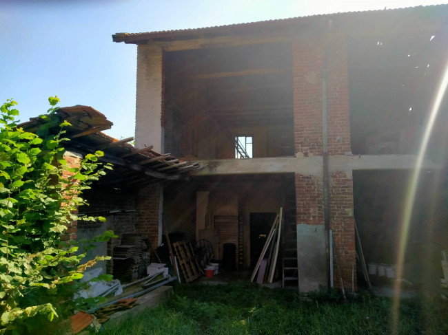 Rustico in vendita a Sumirago (VA)