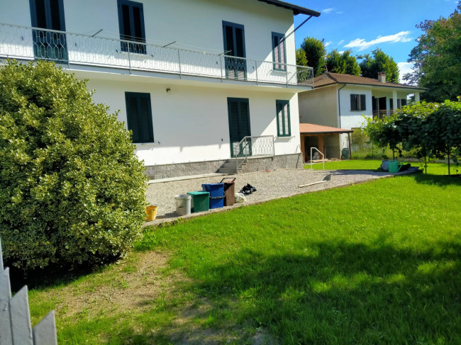 Villa in vendita a Angera (VA)