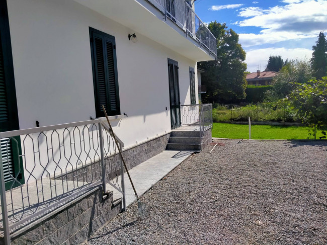 Villa in vendita a Angera (VA)