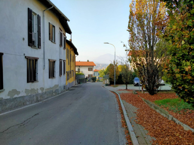 Garage/Box/Posto auto in vendita a Malgesso (VA)