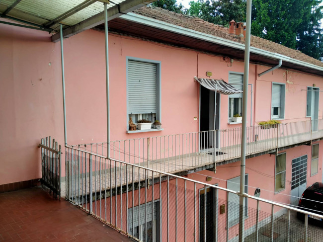 due locali in Vendita a Albizzate