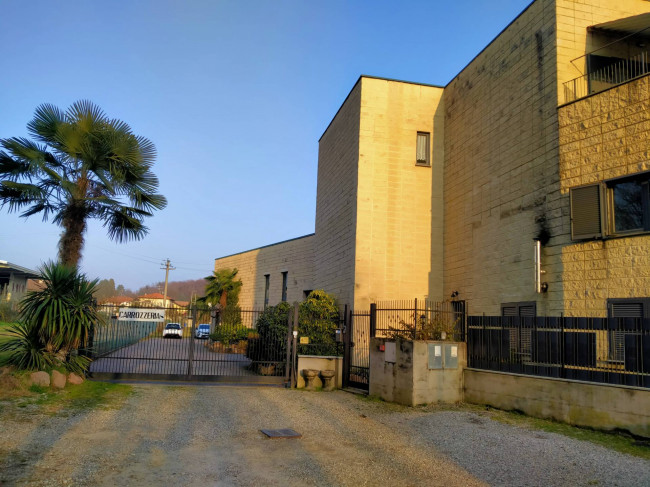 Capannone commerciale / industriale /deposito in Vendita a Mornago