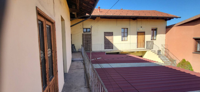 fabbricato indipendente in Vendita a Arsago Seprio