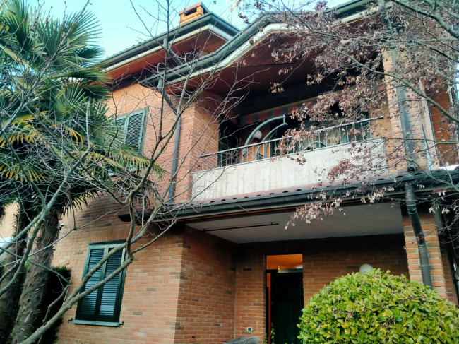 porzione di Villa Bifamiliare in Vendita a Tradate