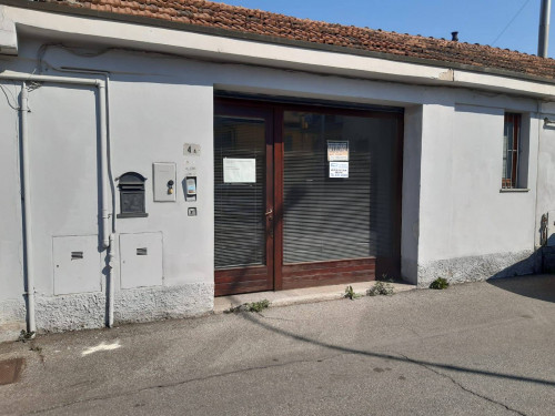 Locale commerciale in Affitto a Cassano d'Adda