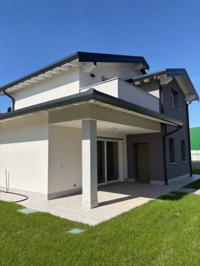 Villa in Vendita a Cassano d'Adda
