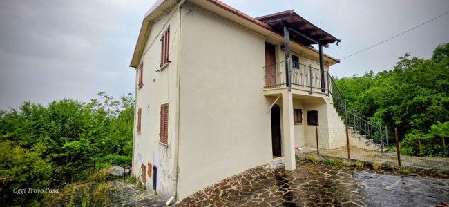 Villa bifamiliare in vendita a Civitella del Tronto